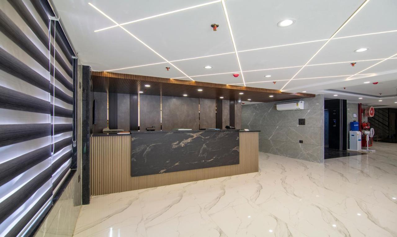 Treebo Royal Comfort New Delhi Bagian luar foto