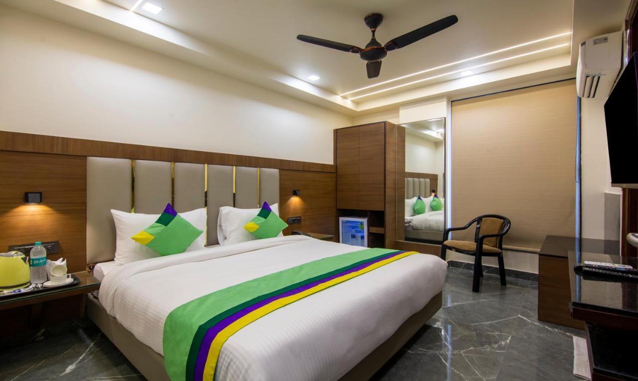 Treebo Royal Comfort New Delhi Bagian luar foto