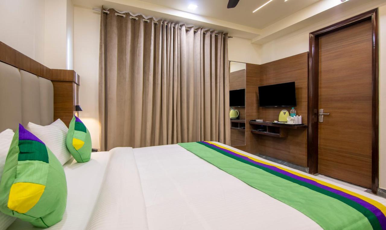 Treebo Royal Comfort New Delhi Bagian luar foto