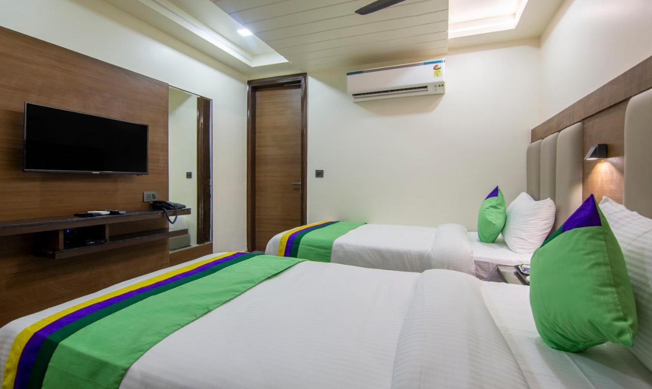 Treebo Royal Comfort New Delhi Bagian luar foto