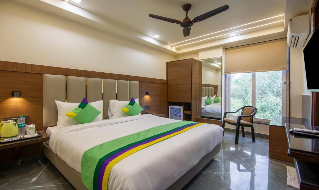 Treebo Royal Comfort New Delhi Bagian luar foto