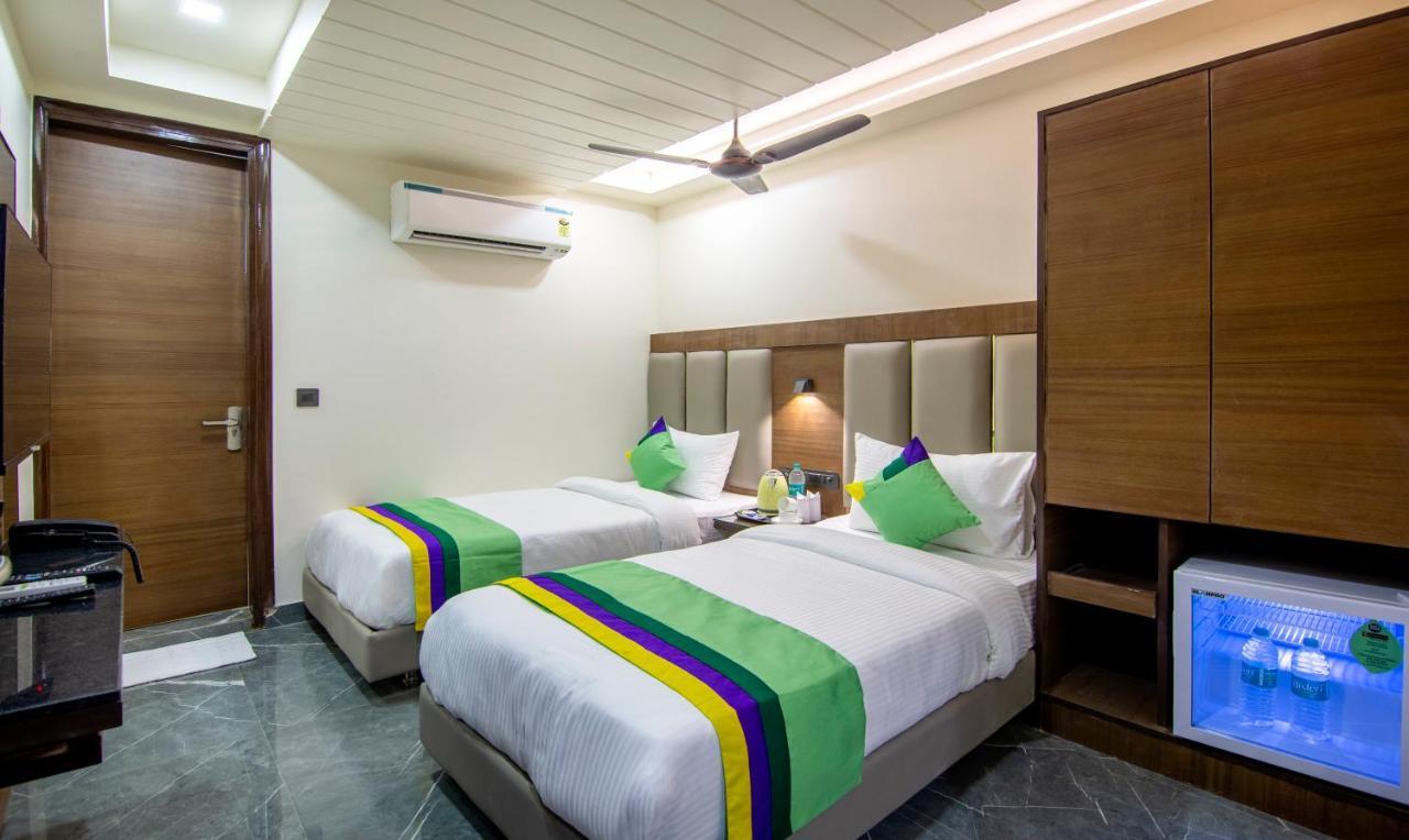 Treebo Royal Comfort New Delhi Bagian luar foto